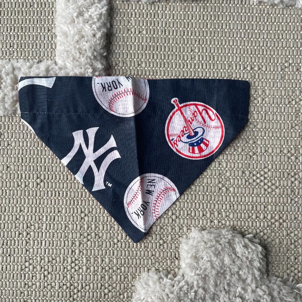 NWOT New York Yankees Reversible Pet Collar Bandana Size Small MLB Dog Bandana